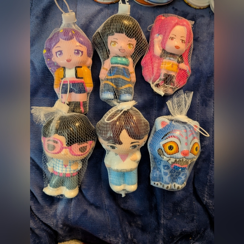 🦋 1 New K-pop Demon Hunters Stress Squishy Pick 1